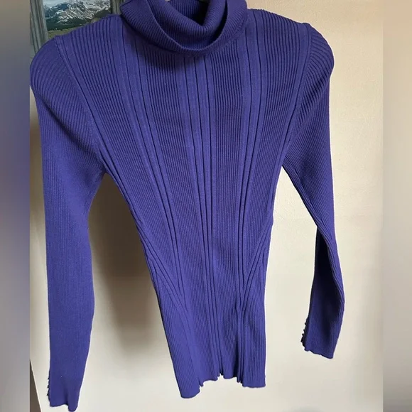 White House Black Market sweater - Picture 2 of 4